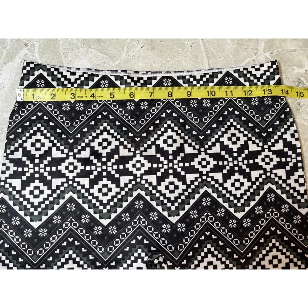 NO BOUNDARIES Juniors L Black White Chevron Print Seamless Ankle‎ Leggings NEW - Picture 9 of 11